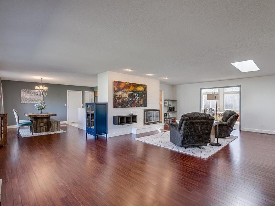1st image of 9511 Briar Cir