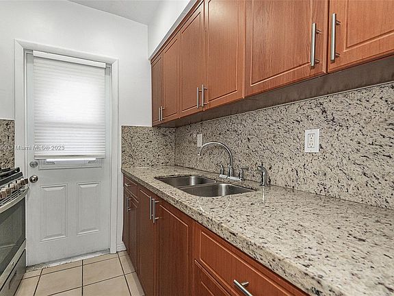 5th image of 644 Meridian Ave APT 8