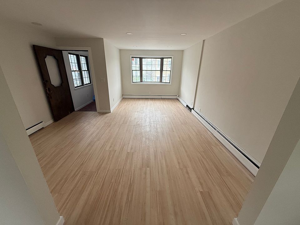1st image of 164 Beach St
