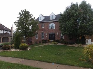 523 Burkes Dr, Coraopolis, PA 15108