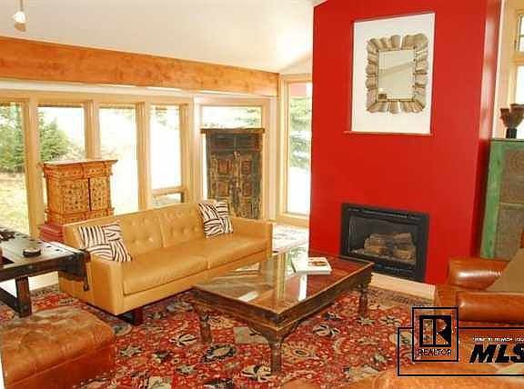 4th image of 450 Blue Bell Ct