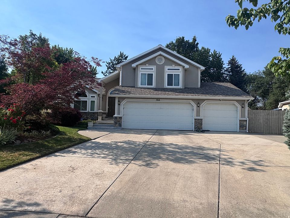 1st image of 944 E Bernay Cir