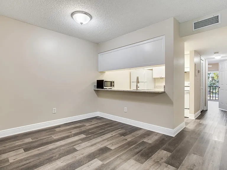 3109 W Horatio St #28 — Photo 8