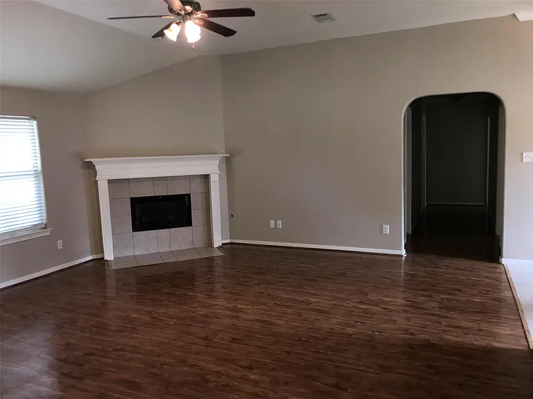 11502 Walraven Dr — Photo 2