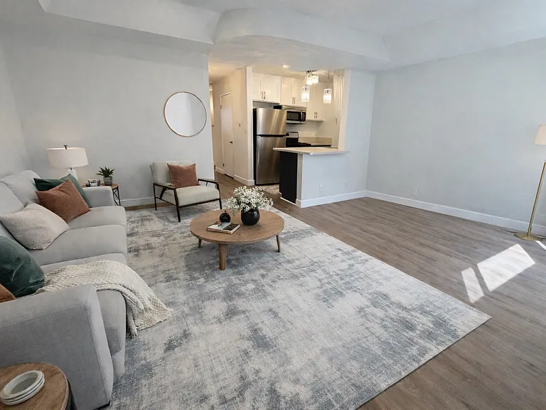Curson Luxe Apartments — Photo 6