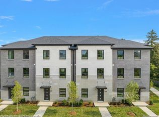 2878 Summers Pl, Troy, MI 48084