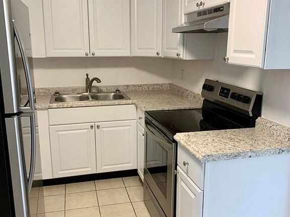 5th image of 1026 Lewis Dr