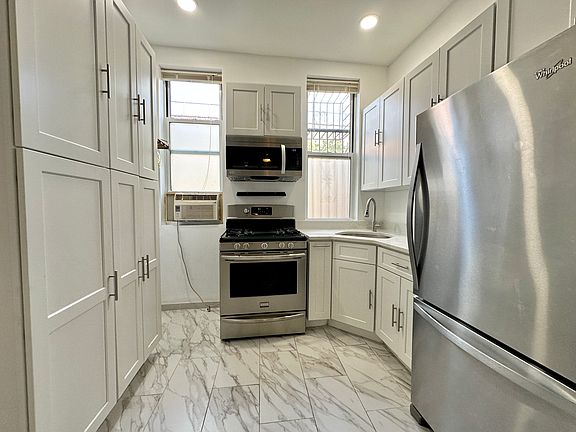 2nd image of 211 Wyckoff Ave #1