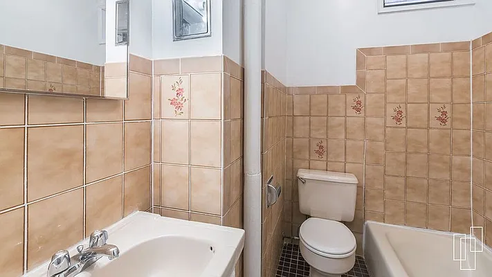 Sold by Garfield Realty  | media 8