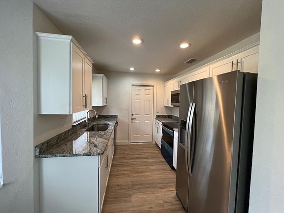 5th image of 25 Dogwood Drive Ct