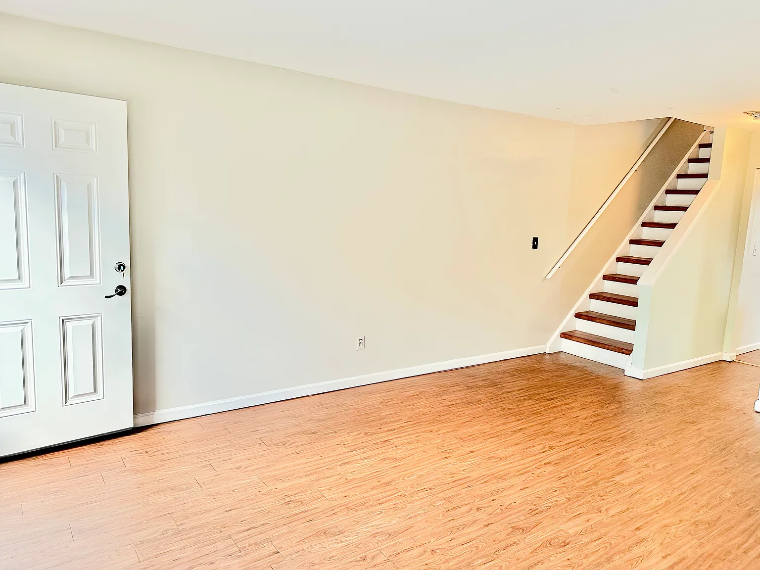 3 bed, 1.5 bath, 1218 sqft, $2,750 — Photo 1
