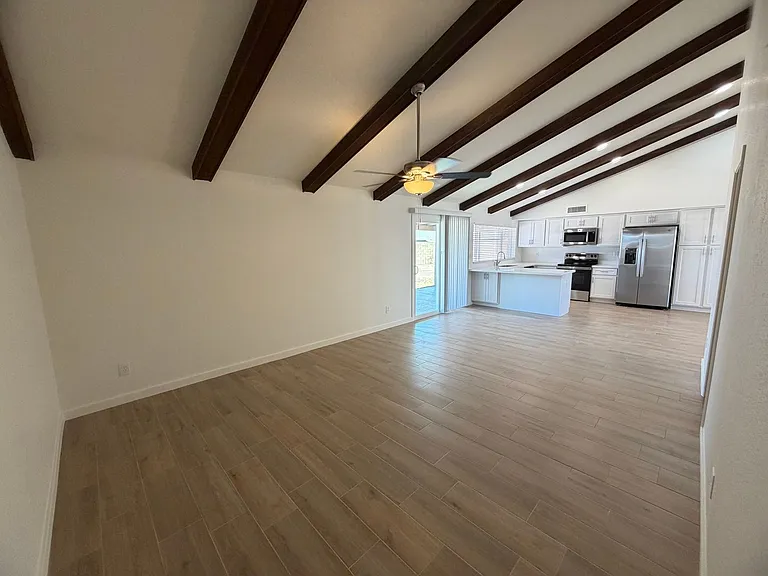 12658 N 42nd Ave — Photo 7