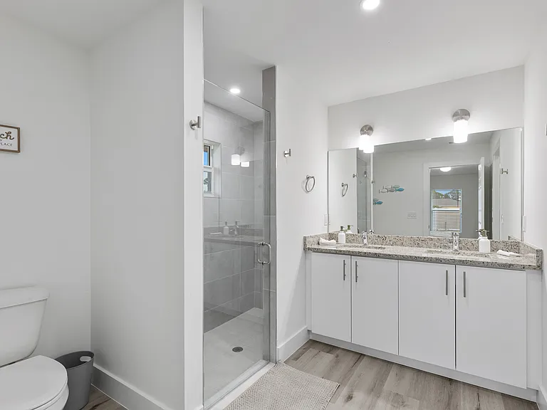 2321 NW 26th St — Photo 9