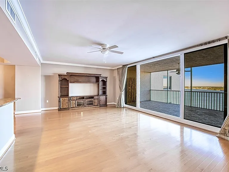 2090 W 1st St #G1607 — Photo 9