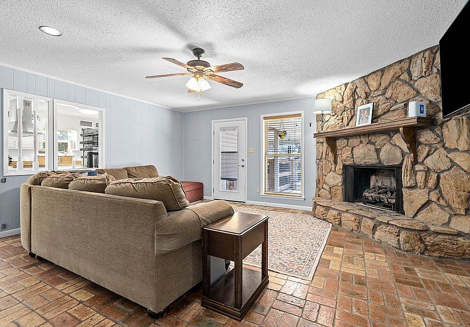 1st image of 7410 Fir Dr