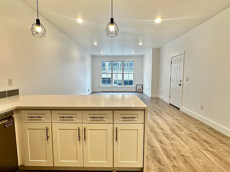 20 Fisk St #A — Photo 2