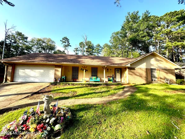3432 Dundee Ln, Jackson, MS 39212