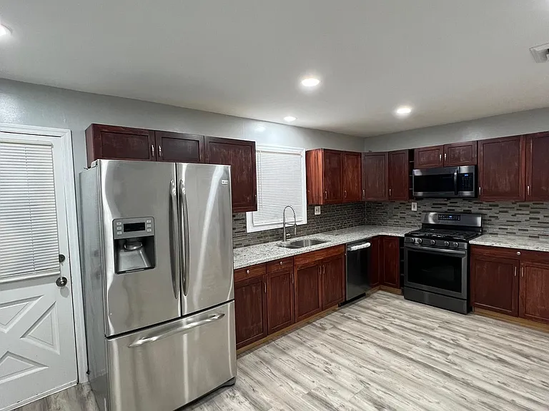 437 Carvin St — Photo 12