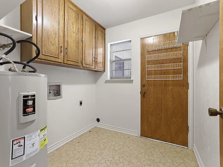 12869 FM 1385 — Photo 31