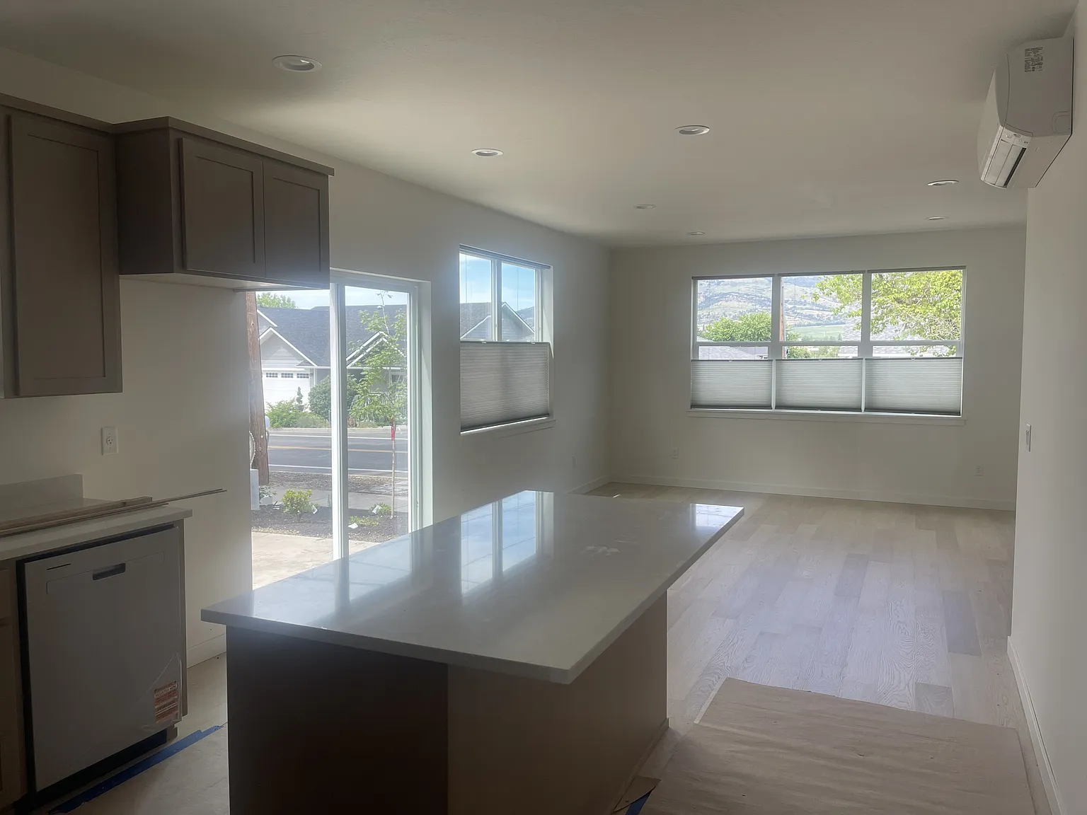 322 Talent Avenue - A — Photo 2