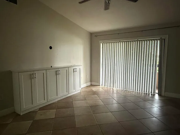 5075 Vineland Rd #201 — Photo 2