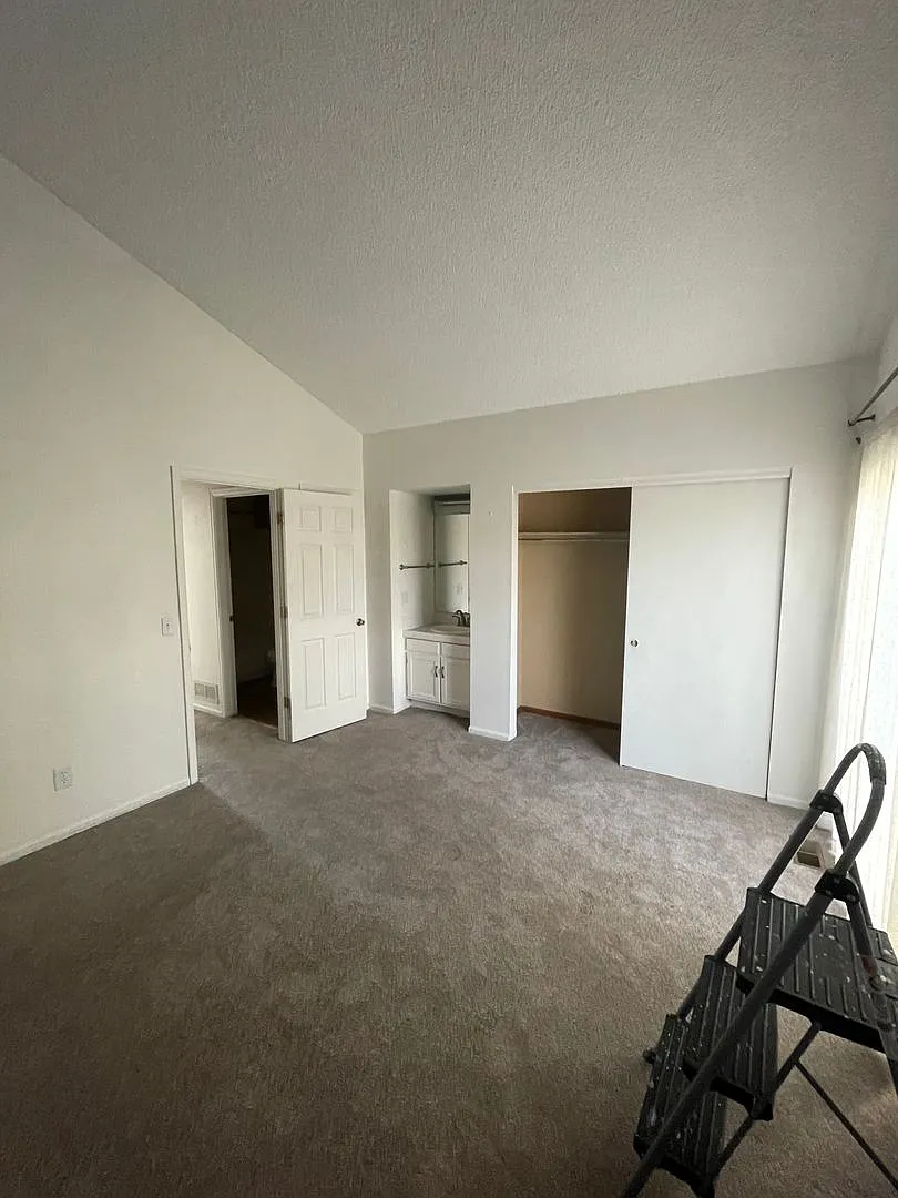 Charming 3b/3b Townhome In Downtown Louisville - Available October! — Photo 2