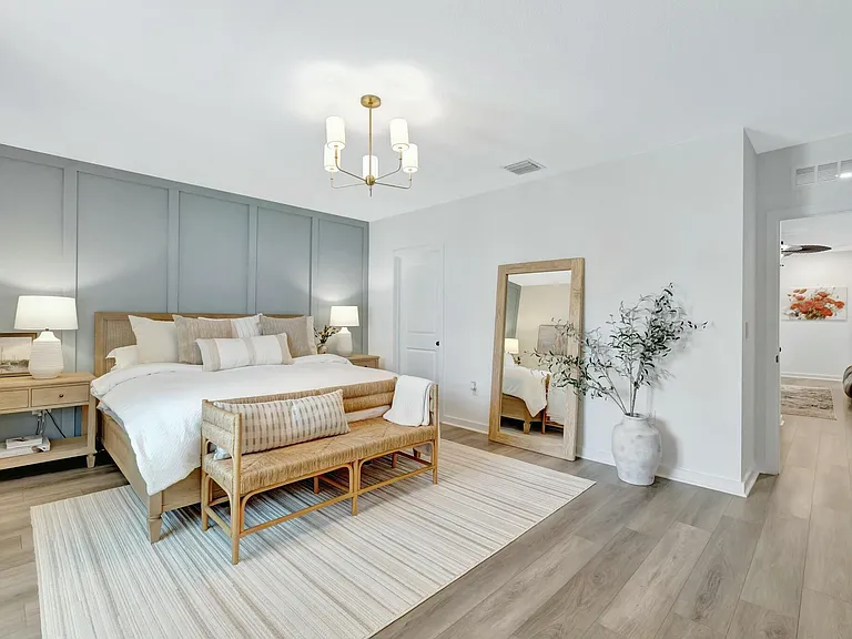 601 NE Waters Edge Ln — Photo 33