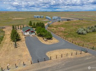 805 Road L NE, Coulee City, WA 99115