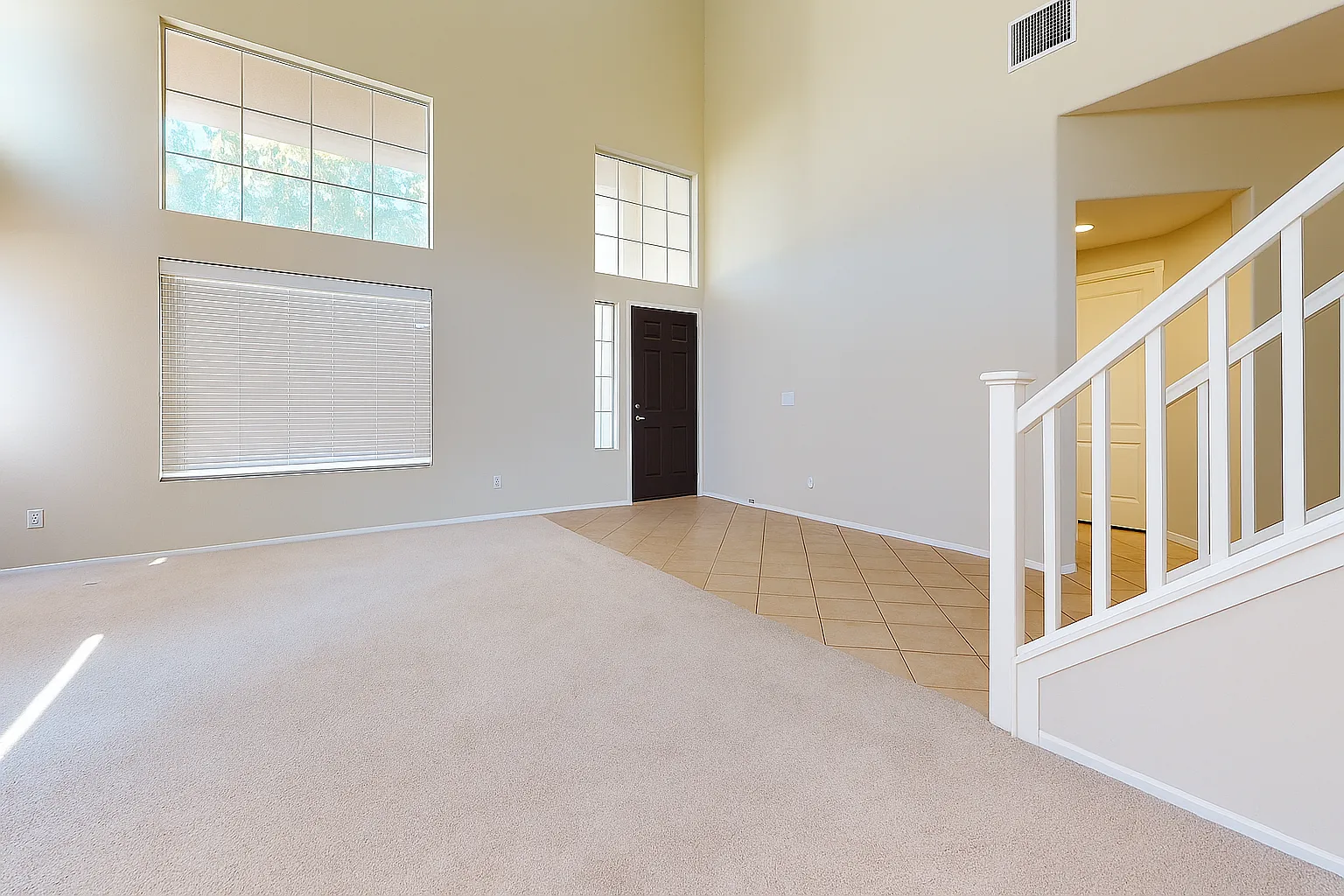 5 bed, 2.5 bath, 2600 sqft, $3,650 — Photo 2