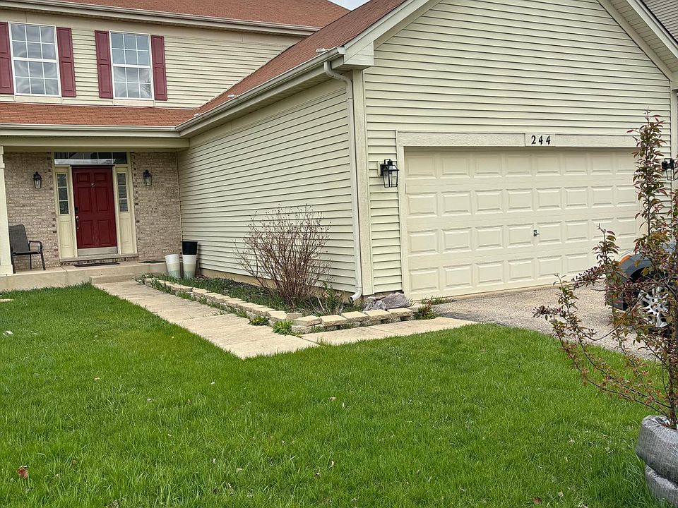 Entrance w/2 car garage
