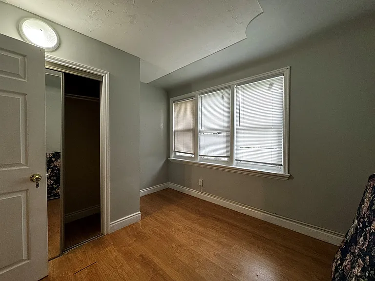 308 Hawthorn St #4 — Photo 7