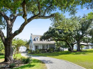 631 E 2nd St, Pass Christian, MS 39571