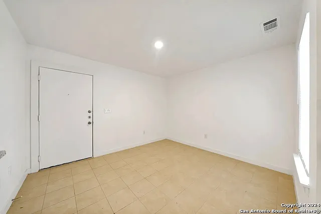 903 Canterbury #1104 — Photo 7