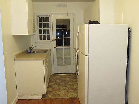 3rd image of 111 Jackson Avenue # Fl 2nd