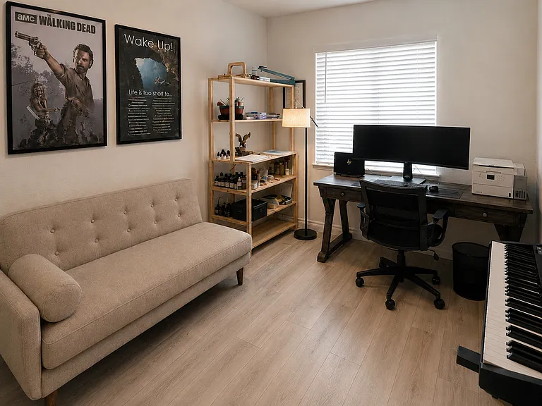 Bedroom/Office Space