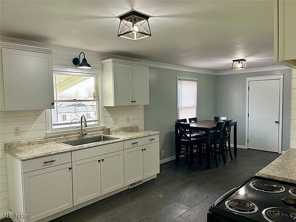 4th image of 628 Paragon Ln SE