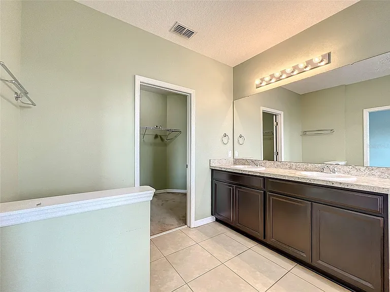 2572 Limerick Cir — Photo 24