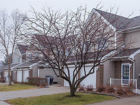 2nd image of 6855 Woodland Ave Unit 1005