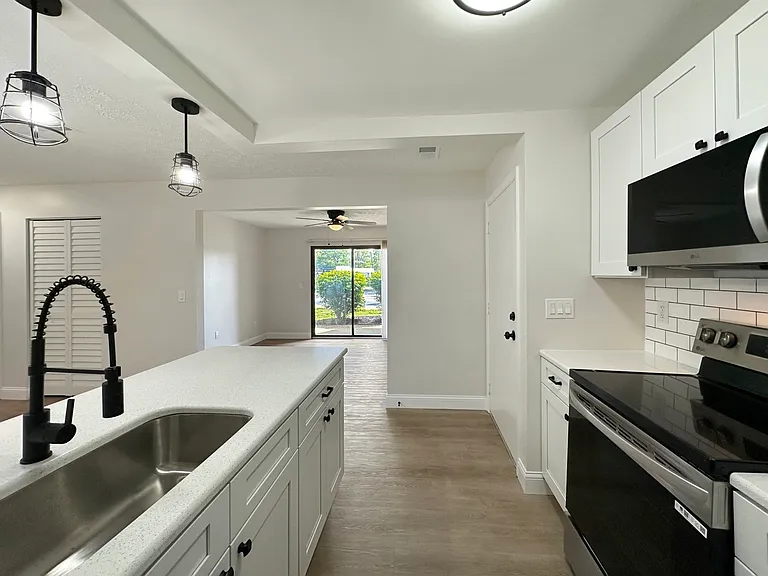 Springview Apartments — Photo 74