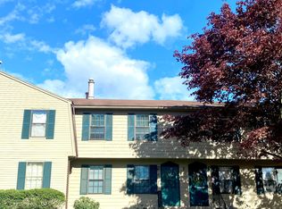 25 Bay Path Way, Branford, CT 06405