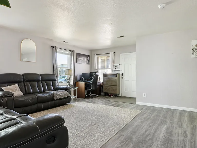 765 Mockingbird St — Photo 6