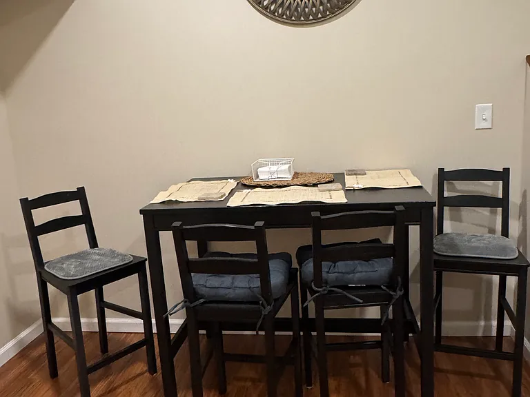 Dining area seats 4.