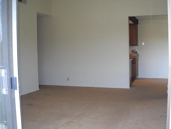 5th image of 920 Del Amo Blvd Unit 4