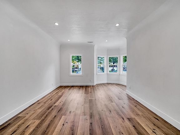 4th image of 3035 Logan St