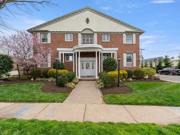 206 Main St #23, Millburn Twp., NJ 07041