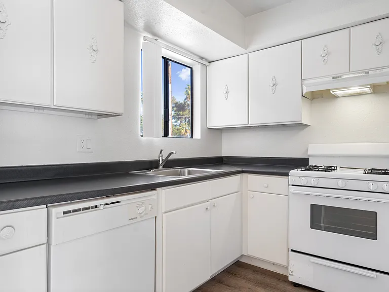 Townhome Villas — Photo 13