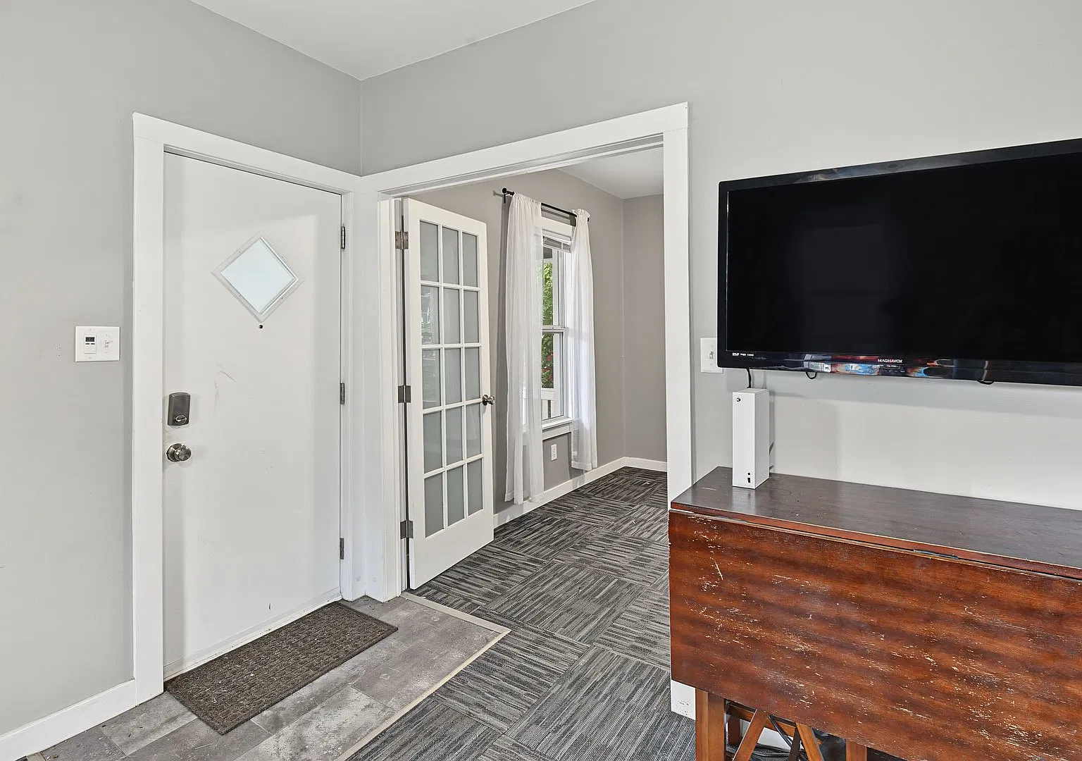 Charming 2-Bedroom with Fenced Backyard & Detached Garage in Champaign (sublease through 3/06/27 — Photo 1