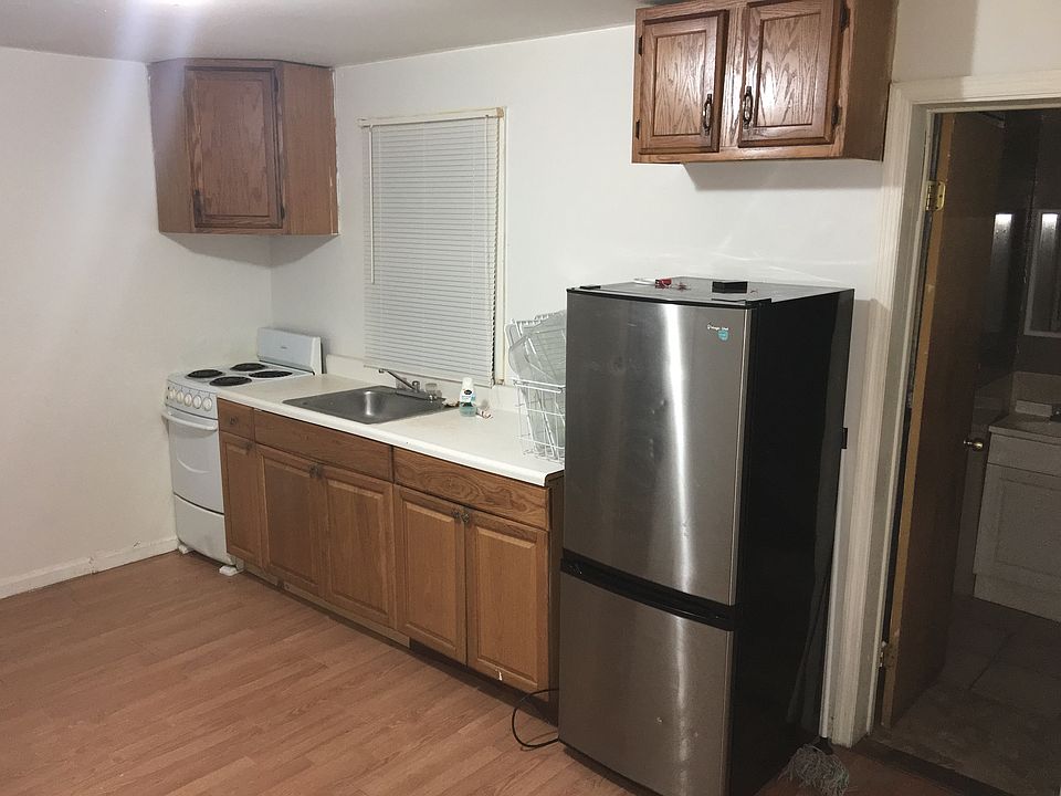eat-in kitchen