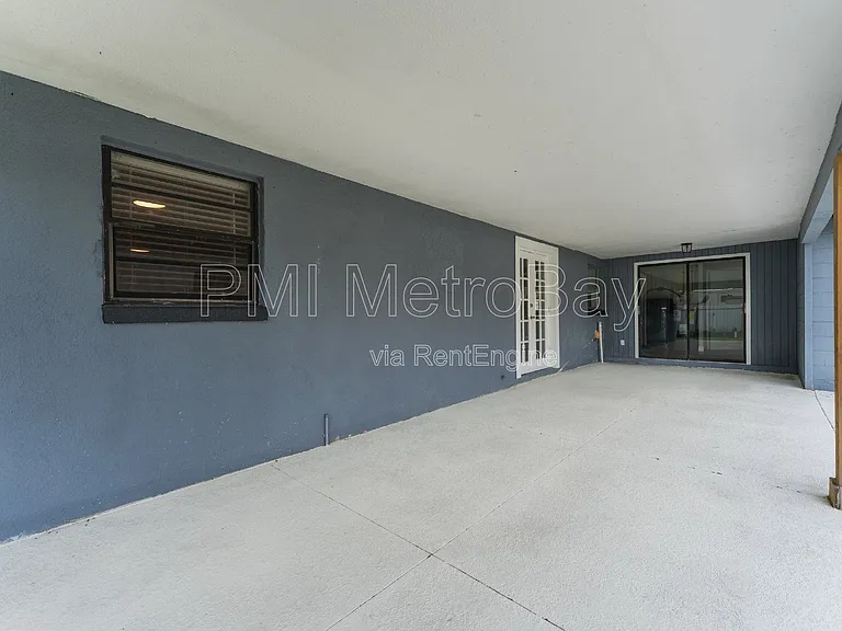 6121 N Falkenburg Rd — Photo 37