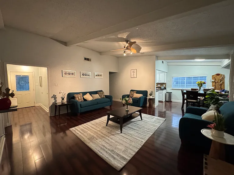 402 Fort Drum Dr — Photo 5